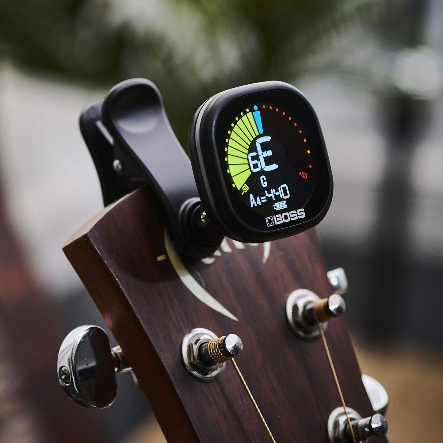 BOSS TU-02 Chromatic Clip-On Tuner for Guitar, Bass & Ukulele – Precise Battery-Powered Tuner with High-Contrast Color Display, Black