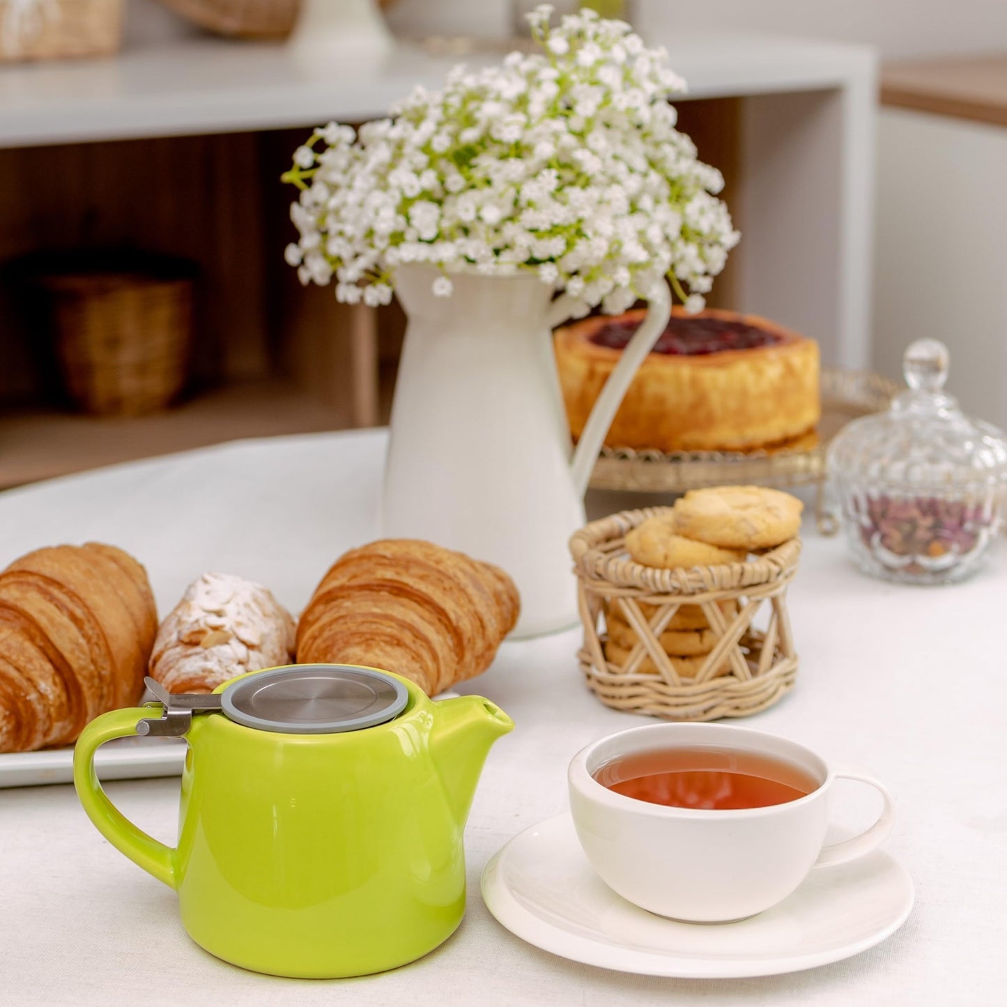 ORNA Ceramic Loose Leaf Teapot with Infuser Strainer and Lid – Small Porcelain Tea Pot Brewer for One or 2 Person