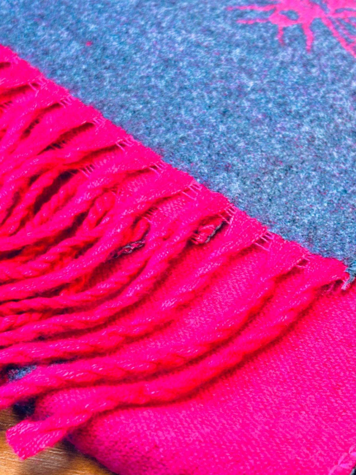 Scarf/Shawl pashmina Reversible Pink and Charcoal Gray Bee Print for winter